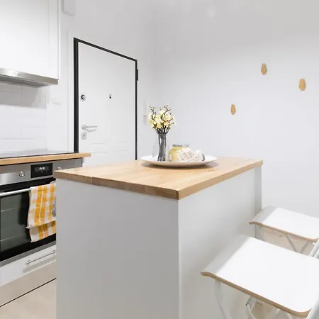 A-11.cute Renovated 1bd-5' Metro *