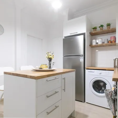 A-11.cute Renovated 1bd-5' Metro Apartment Athens