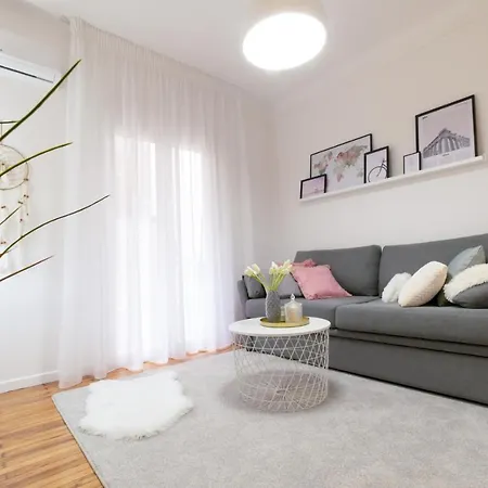 Apartment A-11.cute Renovated 1bd-5' Metro