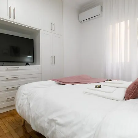 Apartment A-11.cute Renovated 1bd-5' Metro