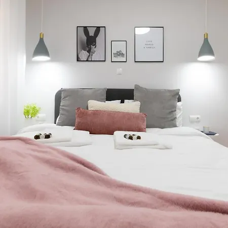 A-11.cute Renovated 1bd-5' Metro Athens