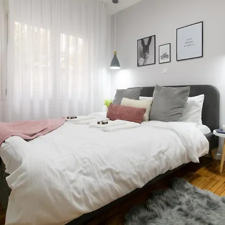 A-11.cute Renovated 1bd-5' Metro Appartamento *